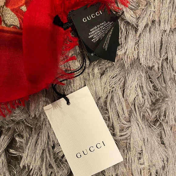 new GUCCI shawl/scarf with Tags - Picture 2 of 3